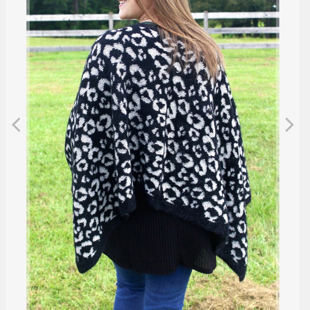 Trendy Leopard 🐆 Print Poncho One Size Fits Most NWT - Picture 2 of 3